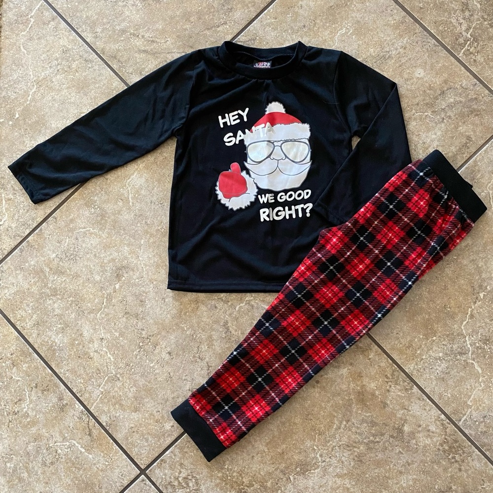 Boys 2-Piece Holiday PJs Size 5-6